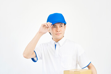 ポロシャツとキャップのユニフォームの男性　（引越し業者・運送業・宅配業者）