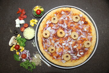 pizza with chicken kebab - Indian style 