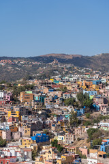 Obraz premium Very beautiful view of the city at sunset in the Mexican city of Guanajuato surrounded by large mountains.