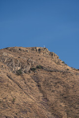 Fototapeta premium Very beautiful view of the city at sunset in the Mexican city of Guanajuato surrounded by large mountains.