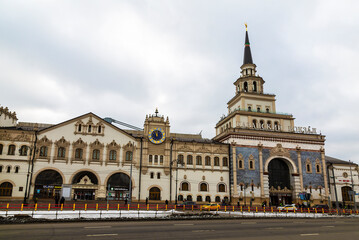 Fototapeta na wymiar View of the building of the Kazan railway station on Komsomolskaya Square in Moscow, Russia