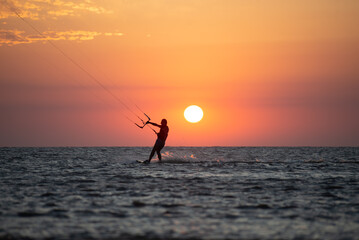 Kitesurf en la ría de Punta Rasa, Argentina