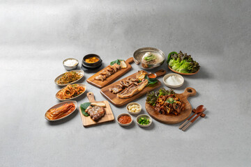 Fototapeta na wymiar Korean food dishes Korean food dishes 돼지고기 삼겹살 구이 돼지 목살 구이