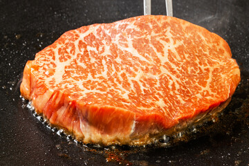 高級グリルステーキ Thick cut luxury fresh beef steak
