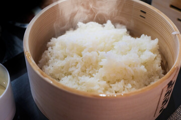 おひつに白いごはん