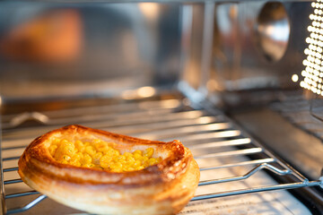 トースターで温めるサクサクのコーンパン