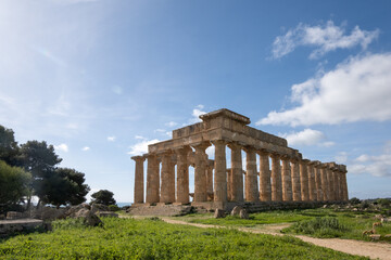 Fototapeta na wymiar temple romain en sicile