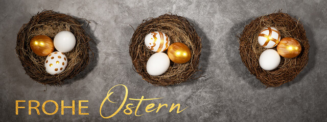 Frohe Ostern Feier Feiertage  Hintergrund Banner Panorama - Drei Osternester mit gold bemalten Ostereiern auf Tisch mit Beton Textur, Draufsicht