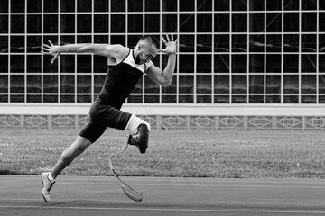 athlete runner disabled run on track black and white photo