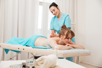 Obraz na płótnie Canvas masseur does back massage healthy back relaxation healing osteopathy