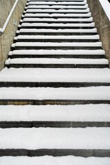 雪の積もる階段　雪景色素材