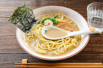 濃厚スープの鶏白湯ラーメン