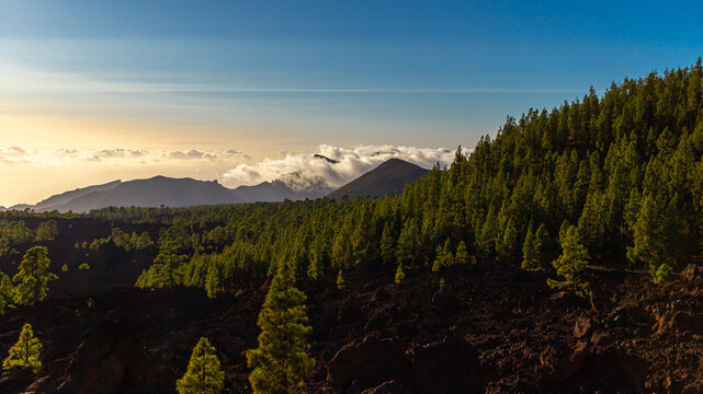 Blick zum Teno Gebirgeund La Gomera am Mirador de los Poleos