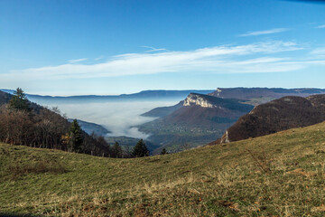 Fototapeta na wymiar Mont Peney et Croix du Nivolet , Paysage du massif des Bauges à l' automne , Alpes France