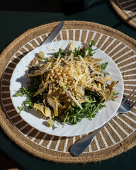 Artichokes and rocket raw salad recipe, healthy vegan vegetable food