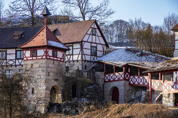 Dorf Gundelfingen im Tal der Großen Lauter bei Münsingen, Schwäbische Alb, Baden-Württemberg, Deutschland, Europa.