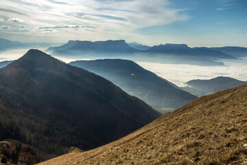 Vue sur la vallée du grésivaudan et Pic de la Sauge ,Paysage du massif des Bauges à l' automne , Alpes France