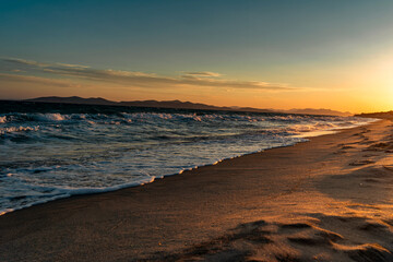 Piękny krajobraz o wschodzie słońca na wyspie, Grecja  - obrazy, fototapety, plakaty