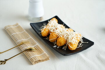pisang Goreng Pasir or Pisang Crispy (fried banana) is made from sliced ​​four pieces of banana then covered with cheese