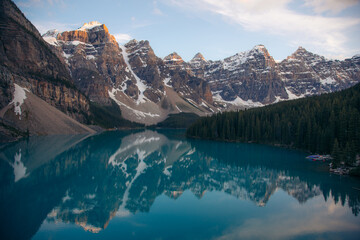 Fototapeta premium Moraine Lake