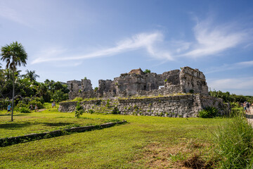 Fototapeta na wymiar Beautiful beaches of Tulum In the archaeological zone of the Mayan pyramids.
