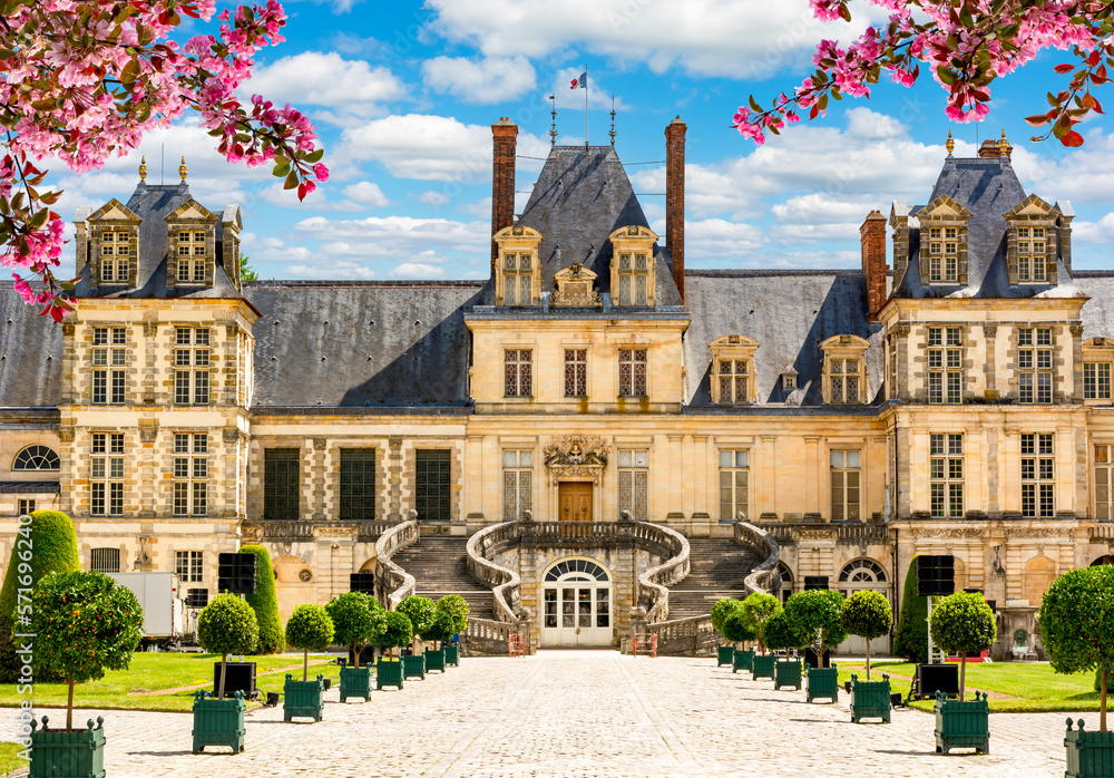 Wall mural fontainebleau palace (chateau de fontainebleau) in spring, france