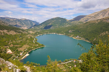 Fototapeta na wymiar Lago di Scanno is a heart shaped lake in Abruzzo, Italy.