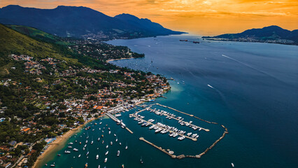 Ilhabela Ilha Litoral Paulista São Paulo Brasil Praia São Sebastião Veleiro Barco Barcos Oceano Mar Marina Iate Viagem Turismo Natureza Costa Tropical Paraíso Porto Feiticeira Castelhanos Verão Sol  © Pedro