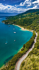 Obraz premium Ilhabela Ilha Litoral Paulista São Paulo Brasil Praia São Sebastião Veleiro Barco Barcos Oceano Mar Marina Iate Viagem Turismo Natureza Costa Tropical Paraíso Porto Feiticeira Castelhanos Verão Sol 