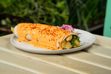 burrito de camarón capeado con chipotle segundo tiempo restaurante de mariscos