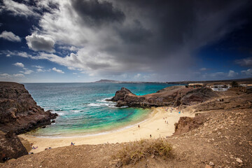 Krajobraz morski.  Relaks i wypoczynek na wyspach kanaryjskich, Lanzarote - obrazy, fototapety, plakaty