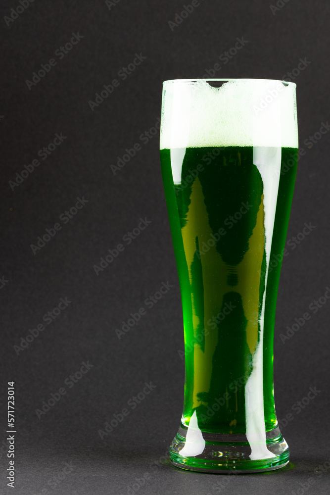 Wall mural Image of glass with green beer and copy space on grey background