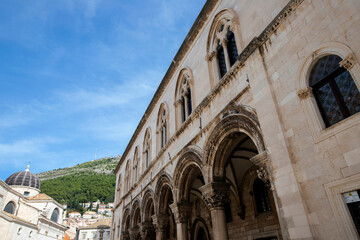 Fototapeta na wymiar Palace porch and vaulted arcade with Renaissance styled column capitals in the old town of Dubrovnik, Croatia