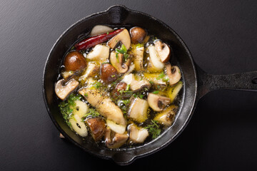 つぶ貝のアヒージョ