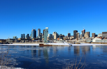Fototapeta na wymiar Montreal Skyline from across St Lawrence River