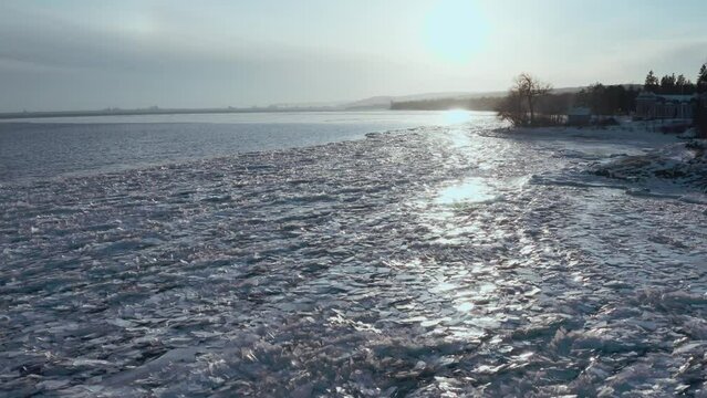Ice pack along Lake Superior