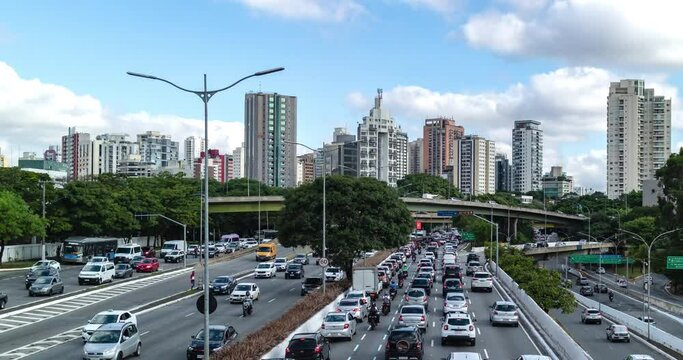 Timelapse on Vinte e Tr&ecirc;s de Maio avenue, Sao Paulo, Brazil