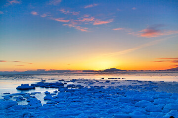 海別岳からの日の出と流氷（網走市）