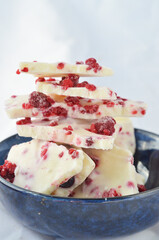 Yoghurt Bark with raspberries