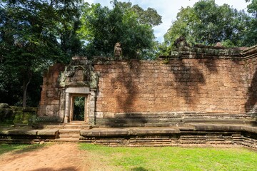Pullen Cambodia tower temple
