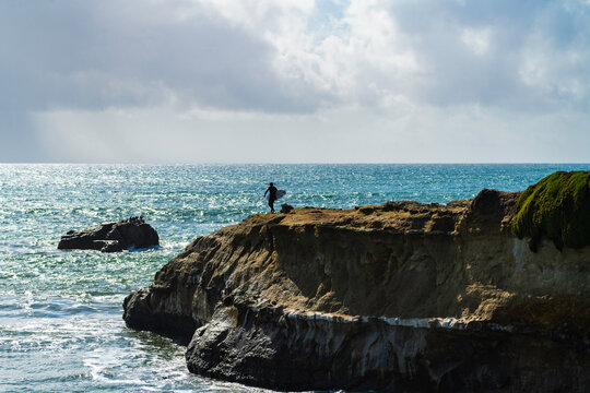 Ready to surf at Steamer Lane