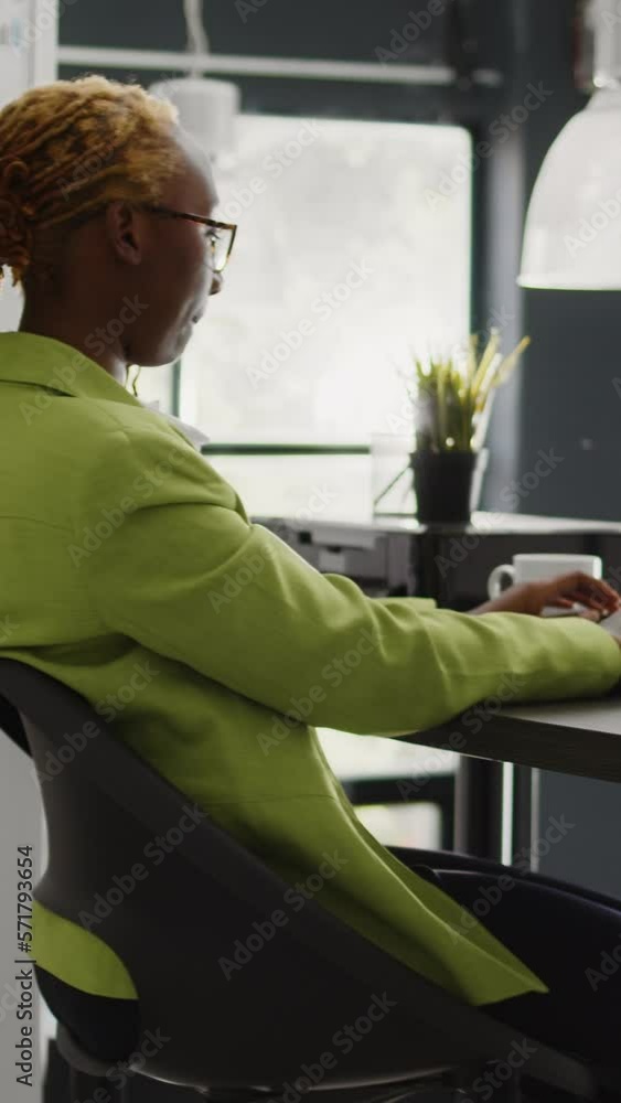 Poster vertical video: female manager planning business strategy in office, looking at internet analytics o
