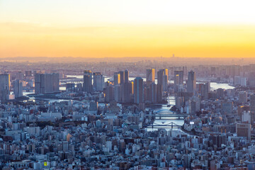 夕方の東京の街並み（隅田川・中央区周辺）