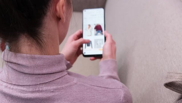 Woman Looks buy Fashion Clothes Goods Online e-commerce Store Clothing smartphone