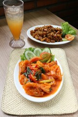 salad with prawns