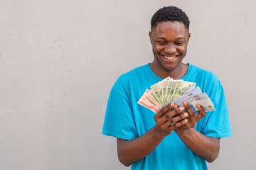 man holding the new nigerian naira notes