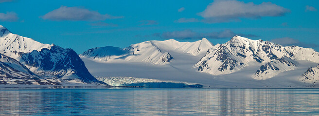 Glacier and Snowcapped Mountains, Oscar II Land, Arctic, Spitsbergen, Svalbard, Norway, Europe - obrazy, fototapety, plakaty