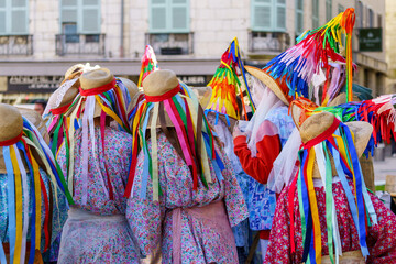 Costumes de carnaval dans les rues de Bayonne