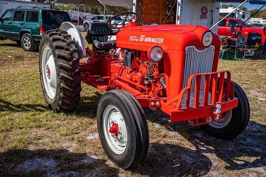 1960 Ford 661 Workmaster 2WD Tractor