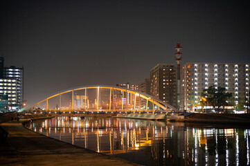 夜の紫川　鉄の橋と市街地の夜景　福岡県北九州市